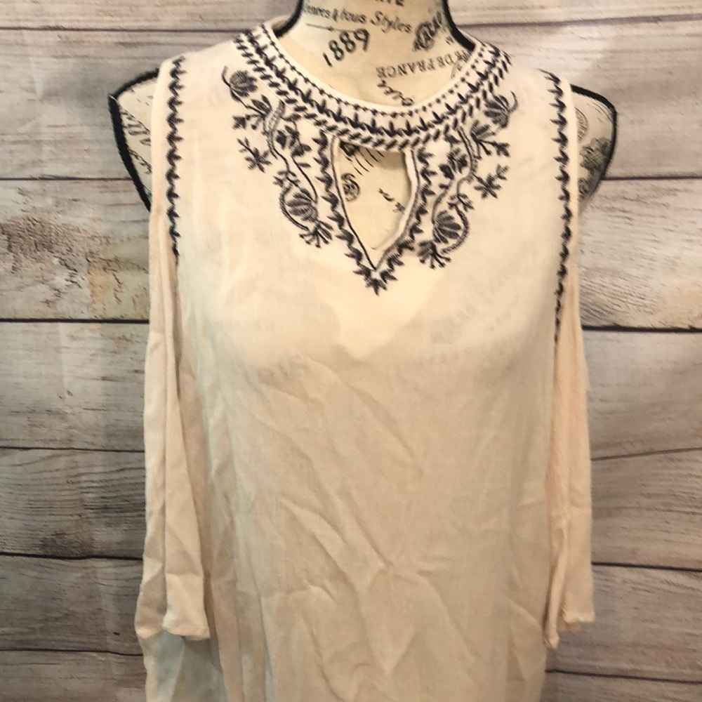She + Sky Cold Shoulder Top Embroidered Size Medium Boho